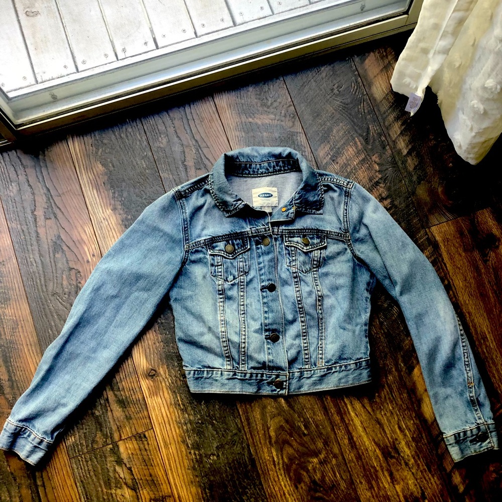 Old Navy women’s cropped denim jacket